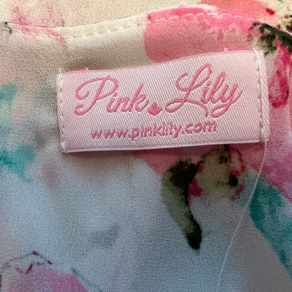 Pink Lily “I Don’t Kiss and Tell” Floral‎ Blouse - Picture 8 of 12